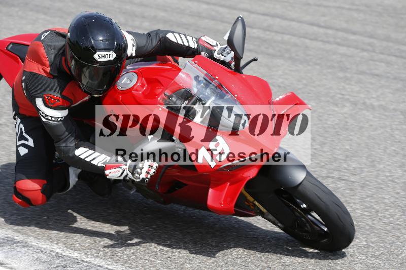 /27 12.06.2025 Ducati Schweiz Trackday Warmup  ADR/gelb-jeaune/19